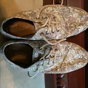 Women’s size 9.5 Toms Lace-up Shoes